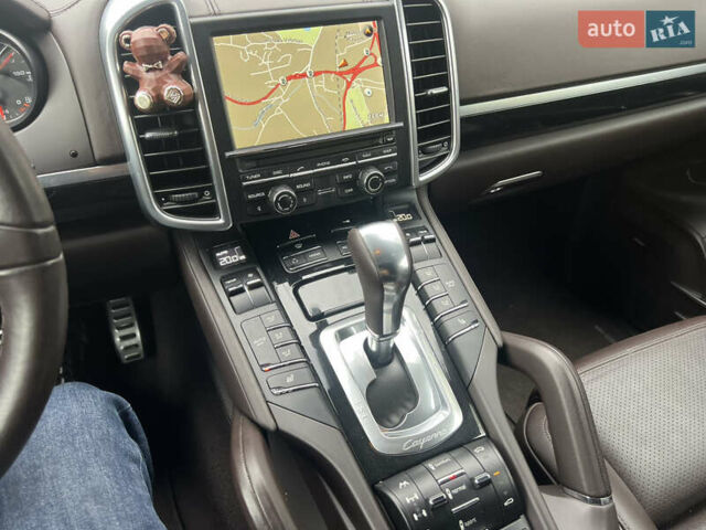 Серый Порше Каен, объемом двигателя 4.8 л и пробегом 108 тыс. км за 17500 $, фото 20 на Automoto.ua