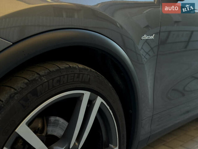 Серый Порше Каен, объемом двигателя 3 л и пробегом 220 тыс. км за 25999 $, фото 4 на Automoto.ua