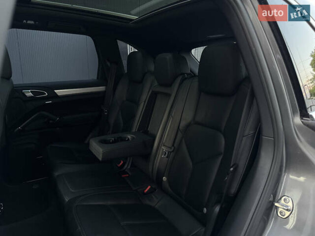 Серый Порше Каен, объемом двигателя 3 л и пробегом 220 тыс. км за 25999 $, фото 42 на Automoto.ua