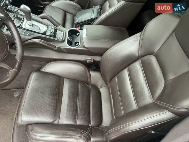 Серый Порше Каен, объемом двигателя 4.8 л и пробегом 108 тыс. км за 17500 $, фото 16 на Automoto.ua