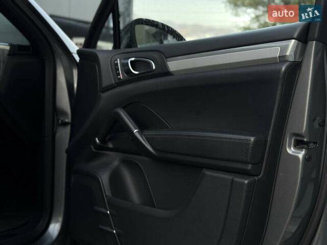 Серый Порше Каен, объемом двигателя 3 л и пробегом 220 тыс. км за 23999 $, фото 43 на Automoto.ua