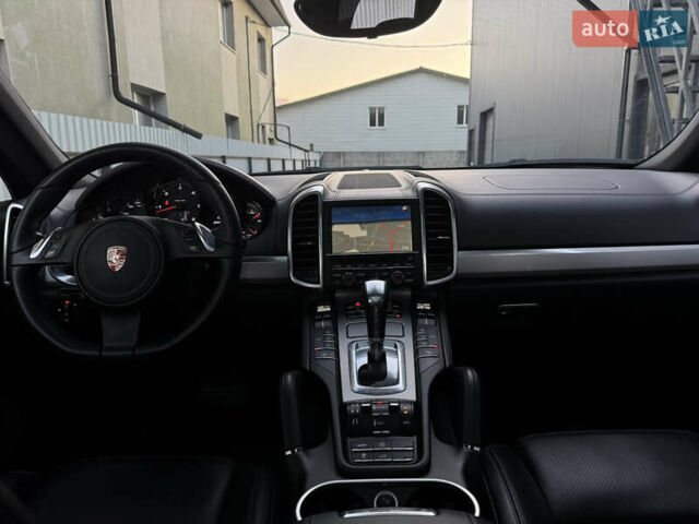 Серый Порше Каен, объемом двигателя 3 л и пробегом 220 тыс. км за 25999 $, фото 27 на Automoto.ua