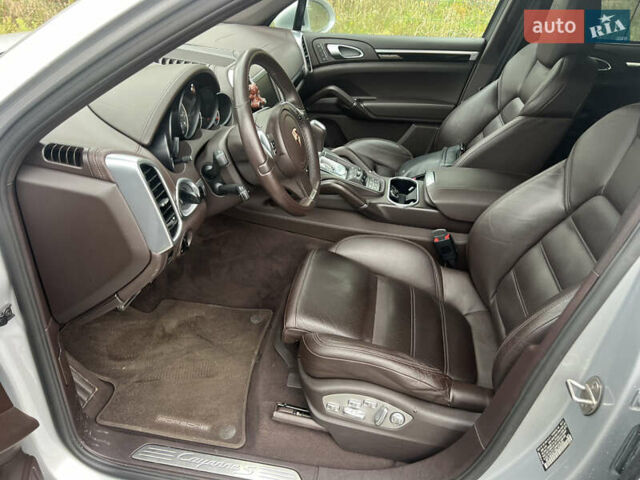 Серый Порше Каен, объемом двигателя 4.8 л и пробегом 108 тыс. км за 17500 $, фото 15 на Automoto.ua