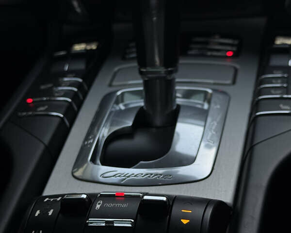 Серый Порше Каен, объемом двигателя 3 л и пробегом 220 тыс. км за 25999 $, фото 23 на Automoto.ua