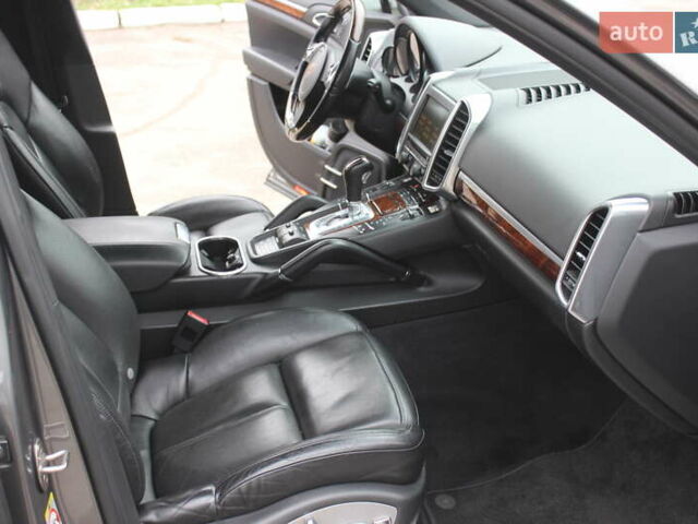 Сірий Порше Cayenne, об'ємом двигуна 4.81 л та пробігом 84 тис. км за 24999 $, фото 37 на Automoto.ua