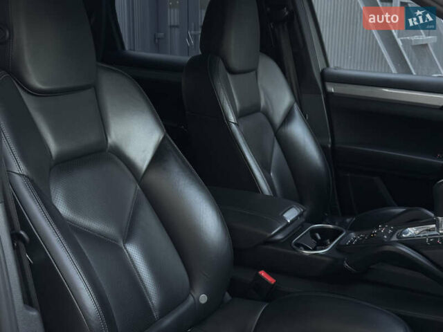 Серый Порше Каен, объемом двигателя 3 л и пробегом 220 тыс. км за 23999 $, фото 45 на Automoto.ua