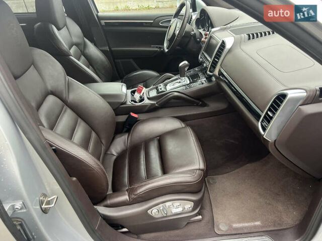 Серый Порше Каен, объемом двигателя 4.8 л и пробегом 108 тыс. км за 17500 $, фото 11 на Automoto.ua