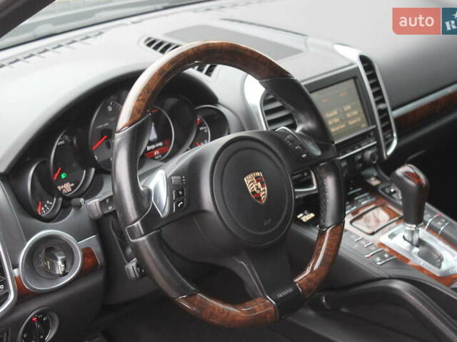 Сірий Порше Cayenne, об'ємом двигуна 4.81 л та пробігом 84 тис. км за 24999 $, фото 27 на Automoto.ua