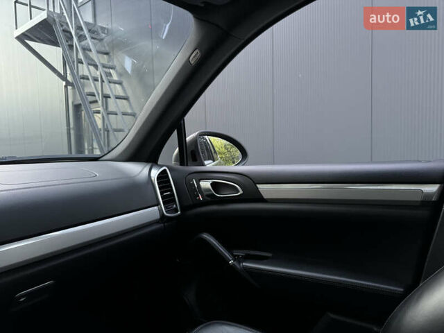 Серый Порше Каен, объемом двигателя 3 л и пробегом 220 тыс. км за 23999 $, фото 46 на Automoto.ua