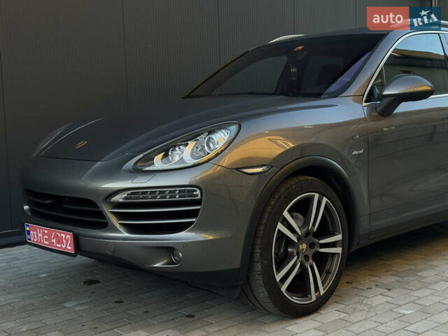 Серый Порше Каен, объемом двигателя 3 л и пробегом 220 тыс. км за 23999 $, фото 5 на Automoto.ua