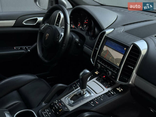 Серый Порше Каен, объемом двигателя 3 л и пробегом 220 тыс. км за 25999 $, фото 34 на Automoto.ua