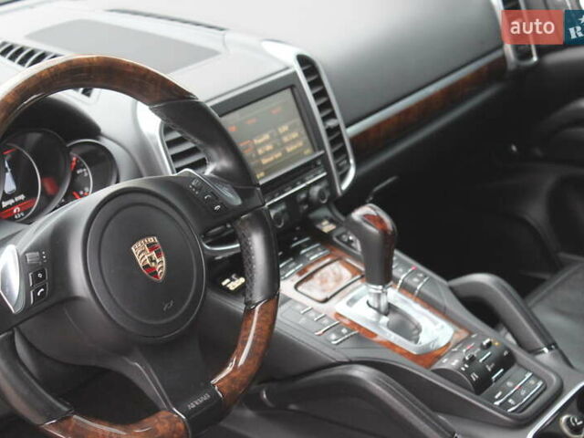 Сірий Порше Cayenne, об'ємом двигуна 4.81 л та пробігом 84 тис. км за 24999 $, фото 29 на Automoto.ua