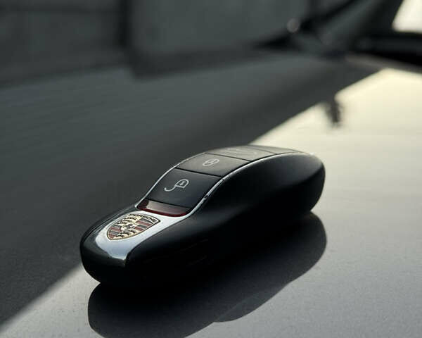 Серый Порше Каен, объемом двигателя 3 л и пробегом 220 тыс. км за 25999 $, фото 19 на Automoto.ua