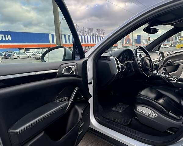 Сірий Порше Cayenne, об'ємом двигуна 2.97 л та пробігом 182 тис. км за 26000 $, фото 10 на Automoto.ua