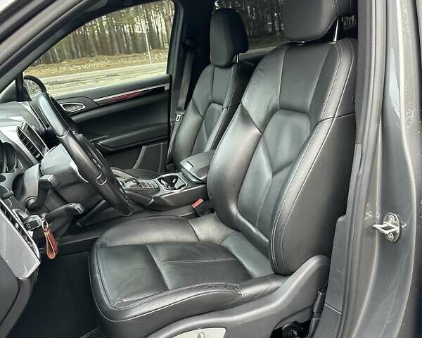 Сірий Порше Cayenne, об'ємом двигуна 3 л та пробігом 232 тис. км за 23200 $, фото 49 на Automoto.ua