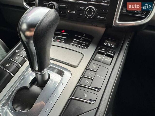 Серый Порше Каен, объемом двигателя 4.81 л и пробегом 235 тыс. км за 16990 $, фото 25 на Automoto.ua