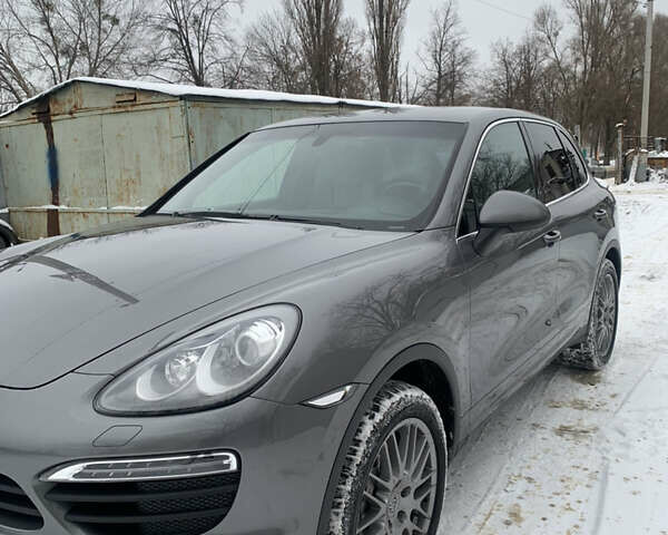 Сірий Порше Cayenne, об'ємом двигуна 4.8 л та пробігом 60 тис. км за 22600 $, фото 3 на Automoto.ua