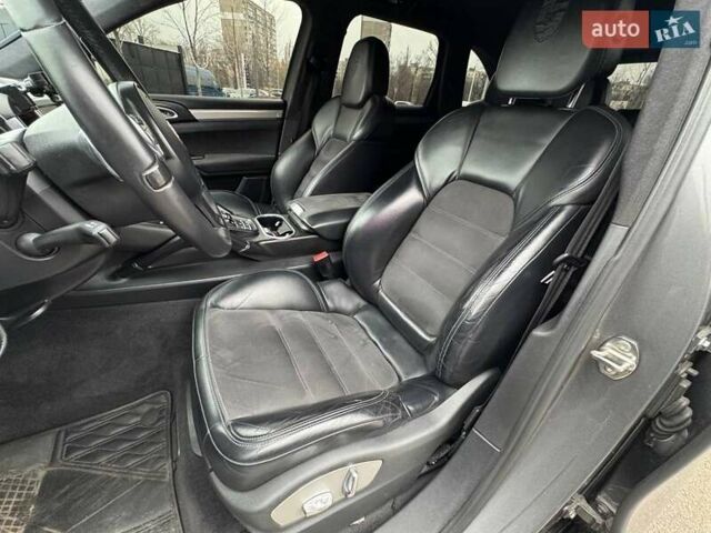 Серый Порше Каен, объемом двигателя 4.81 л и пробегом 235 тыс. км за 16990 $, фото 7 на Automoto.ua