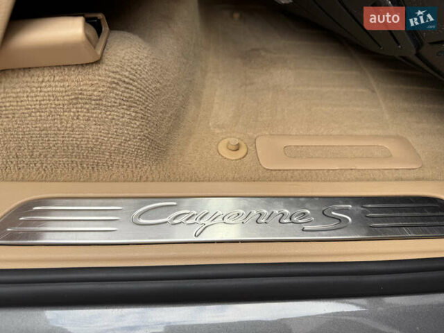 Сірий Порше Cayenne, об'ємом двигуна 3 л та пробігом 138 тис. км за 27000 $, фото 146 на Automoto.ua