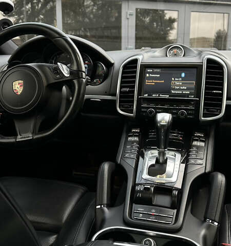 Серый Порше Каен, объемом двигателя 3.6 л и пробегом 226 тыс. км за 20800 $, фото 12 на Automoto.ua