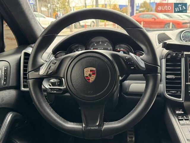 Серый Порше Каен, объемом двигателя 4.81 л и пробегом 235 тыс. км за 15490 $, фото 13 на Automoto.ua
