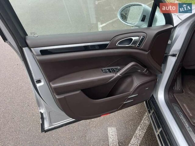 Серый Порше Каен, объемом двигателя 0 л и пробегом 107 тыс. км за 22800 $, фото 21 на Automoto.ua