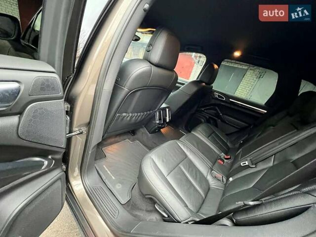 Серый Порше Каен, объемом двигателя 3.6 л и пробегом 196 тыс. км за 18999 $, фото 23 на Automoto.ua