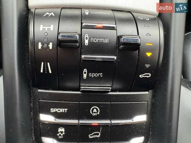 Серый Порше Каен, объемом двигателя 4.81 л и пробегом 235 тыс. км за 16990 $, фото 22 на Automoto.ua