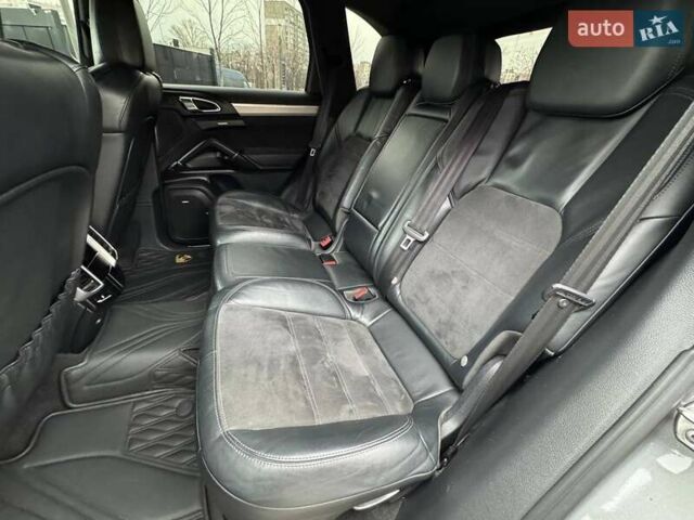 Серый Порше Каен, объемом двигателя 4.81 л и пробегом 235 тыс. км за 15490 $, фото 8 на Automoto.ua