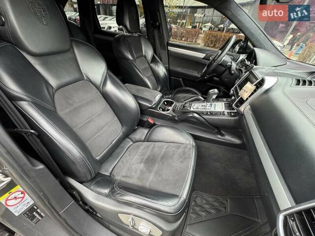 Серый Порше Каен, объемом двигателя 4.81 л и пробегом 235 тыс. км за 16990 $, фото 10 на Automoto.ua