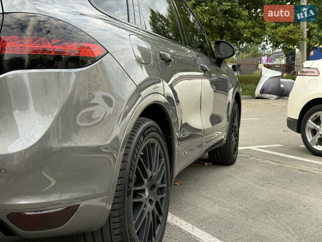 Сірий Порше Cayenne, об'ємом двигуна 3 л та пробігом 138 тис. км за 27000 $, фото 85 на Automoto.ua
