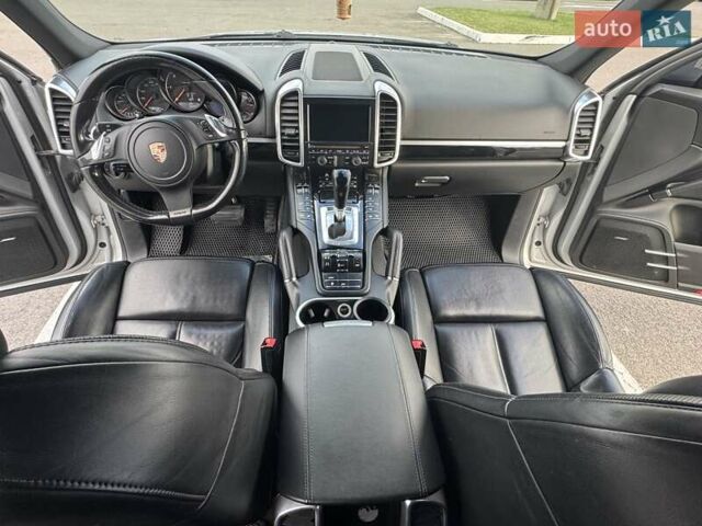 Сірий Порше Cayenne, об'ємом двигуна 2.97 л та пробігом 182 тис. км за 26000 $, фото 12 на Automoto.ua