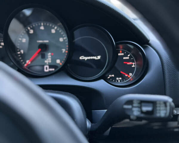 Сірий Порше Cayenne, об'ємом двигуна 4.8 л та пробігом 198 тис. км за 20000 $, фото 1 на Automoto.ua