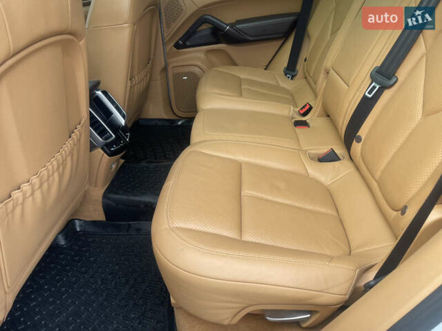 Серый Порше Каен, объемом двигателя 2.97 л и пробегом 223 тыс. км за 23800 $, фото 40 на Automoto.ua