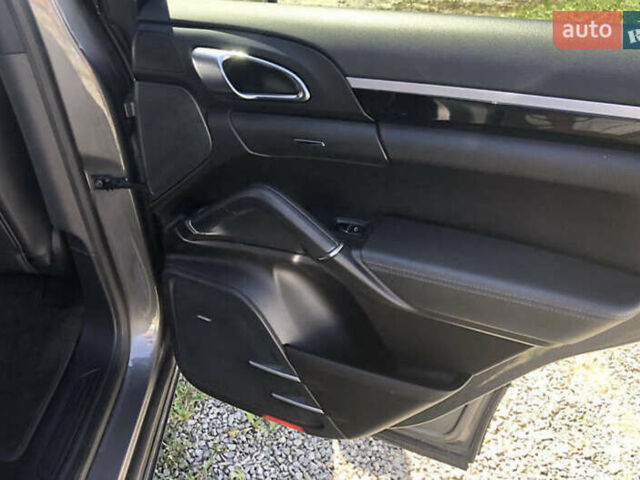 Серый Порше Каен, объемом двигателя 3 л и пробегом 380 тыс. км за 25900 $, фото 13 на Automoto.ua