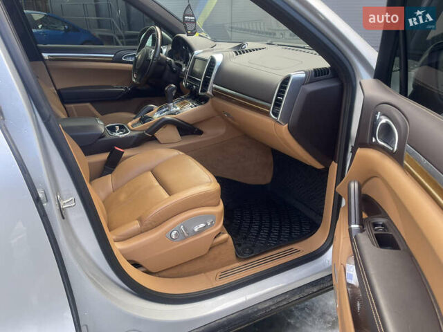 Серый Порше Каен, объемом двигателя 2.97 л и пробегом 223 тыс. км за 23800 $, фото 32 на Automoto.ua