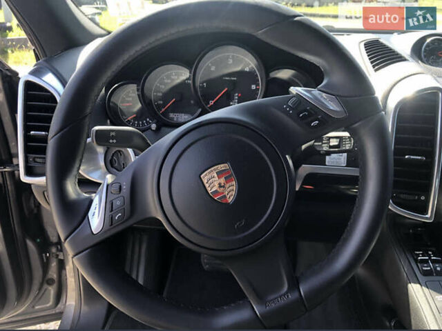 Серый Порше Каен, объемом двигателя 3 л и пробегом 380 тыс. км за 25900 $, фото 9 на Automoto.ua