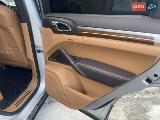 Серый Порше Каен, объемом двигателя 2.97 л и пробегом 223 тыс. км за 23800 $, фото 34 на Automoto.ua