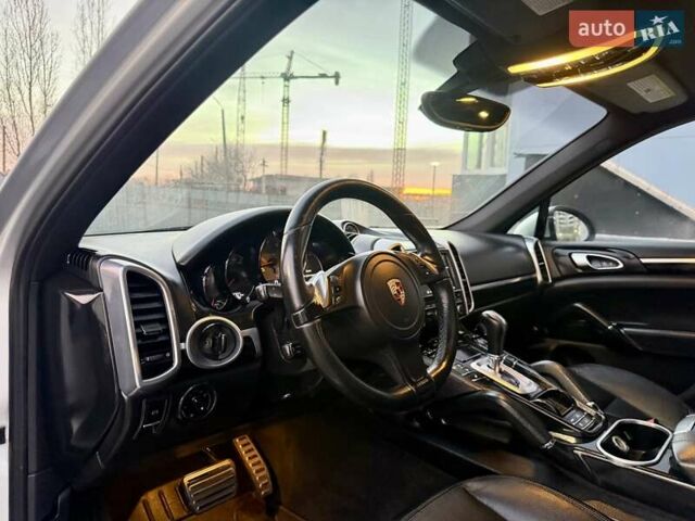 Серый Порше Каен, объемом двигателя 3 л и пробегом 193 тыс. км за 16700 $, фото 40 на Automoto.ua