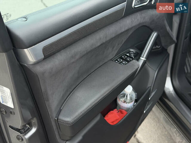 Серый Порше Каен, объемом двигателя 4.81 л и пробегом 84 тыс. км за 29999 $, фото 13 на Automoto.ua