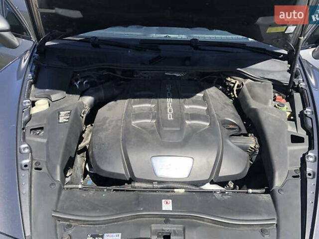 Серый Порше Каен, объемом двигателя 3 л и пробегом 380 тыс. км за 25900 $, фото 16 на Automoto.ua