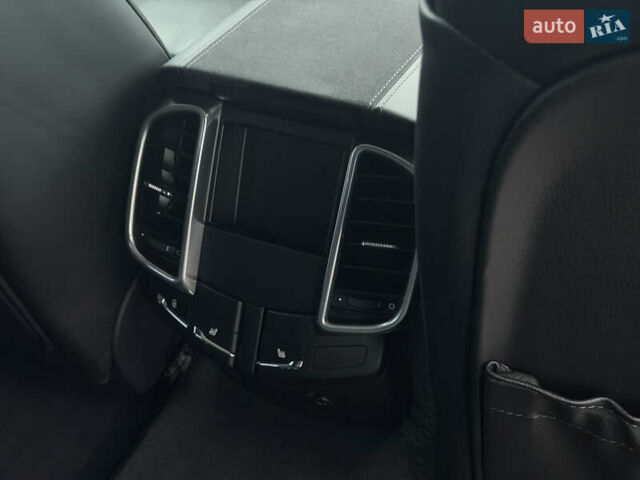 Серый Порше Каен, объемом двигателя 4.81 л и пробегом 84 тыс. км за 29999 $, фото 8 на Automoto.ua