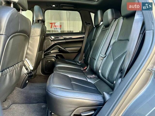 Серый Порше Каен, объемом двигателя 3.6 л и пробегом 208 тыс. км за 22800 $, фото 23 на Automoto.ua