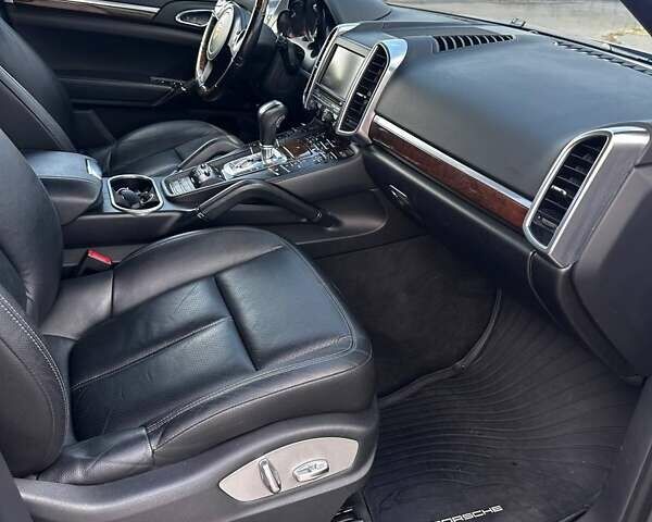 Сірий Порше Cayenne, об'ємом двигуна 2.97 л та пробігом 199 тис. км за 25000 $, фото 10 на Automoto.ua
