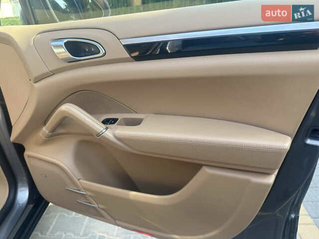 Сірий Порше Cayenne, об'ємом двигуна 3 л та пробігом 180 тис. км за 26900 $, фото 12 на Automoto.ua