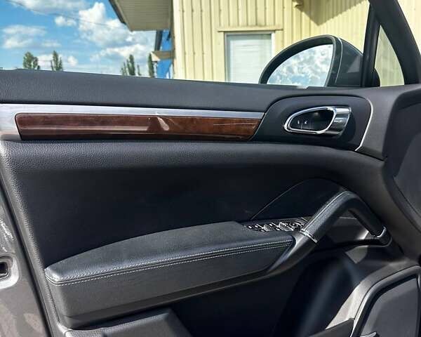 Сірий Порше Cayenne, об'ємом двигуна 2.97 л та пробігом 199 тис. км за 25000 $, фото 3 на Automoto.ua