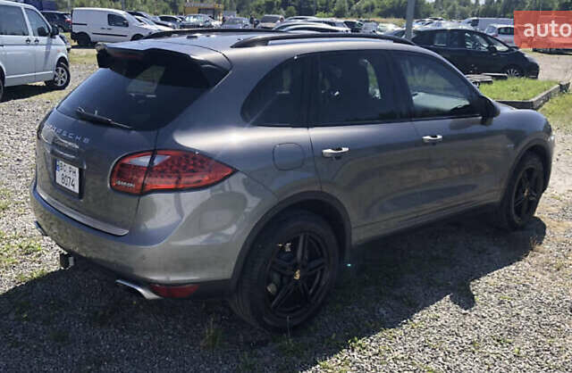 Серый Порше Каен, объемом двигателя 3 л и пробегом 380 тыс. км за 25900 $, фото 2 на Automoto.ua