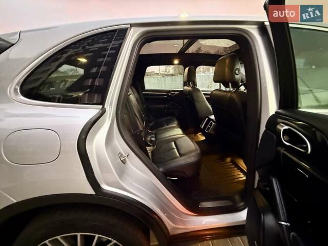 Серый Порше Каен, объемом двигателя 3 л и пробегом 193 тыс. км за 16700 $, фото 41 на Automoto.ua