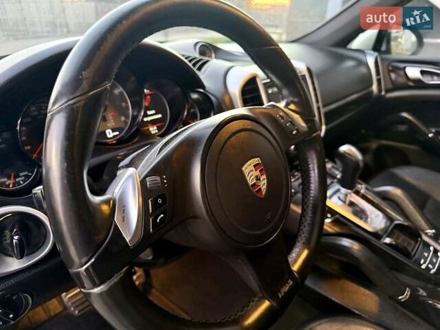 Серый Порше Каен, объемом двигателя 3 л и пробегом 193 тыс. км за 16700 $, фото 43 на Automoto.ua