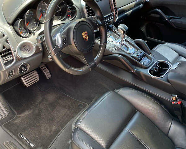 Серый Порше Каен, объемом двигателя 4.81 л и пробегом 84 тыс. км за 29999 $, фото 20 на Automoto.ua